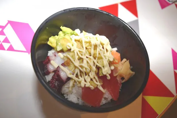 「渡辺直美のチャレンジ食い合わせ海鮮丼×ポテトチップス×マヨネーズ」(950円)