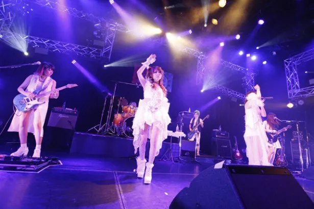 田中れいな率いるLoVendoЯが全国ツアー「LoVendoЯ LIVE TOUR 2016 ～POWEЯ！～」のファイナル公演を行った