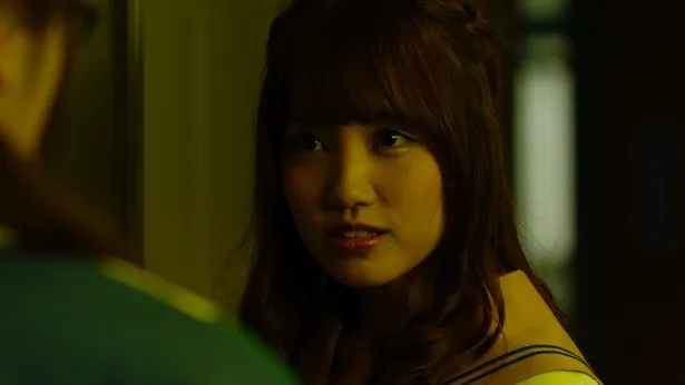 Huluオリジナルドラマ「CROW'S BLOOD」で、加藤玲奈はクールで大人びた女子高生を演じる