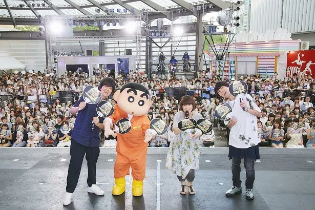 「クレヨンしんちゃん」ショーに前山田健一(ヒャダイン)、野原しんのすけ、矢島晶子、神谷浩史が登場(写真左から)