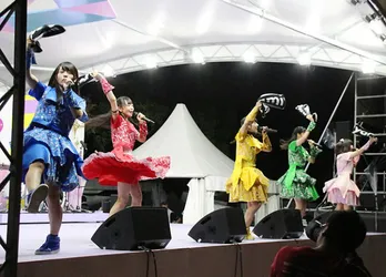 神宿、「TIF」の夜空で「KMYD」