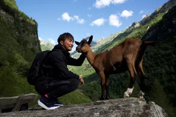 成宮寛貴がアルプスの自然を堪能するハイライト動画配信中