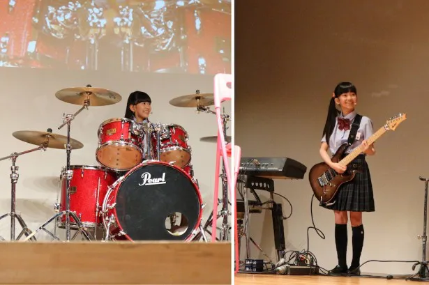 ドラムセットを前にした藤平華乃（左）とギターを手にする森萌々穂（右）