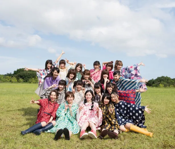 Type-Aには「AKB48選抜総選挙」に入選した20名による「ランクインガールズ2016」の楽曲「ハッピーランキング」を収録