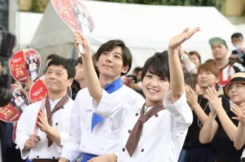 高橋一生の“キラースマイル”に共演者からブーイング?