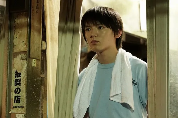 塚田真一(濱田龍臣)は、連続誘拐殺人事件の第一発見者で、滋子と事件を追う