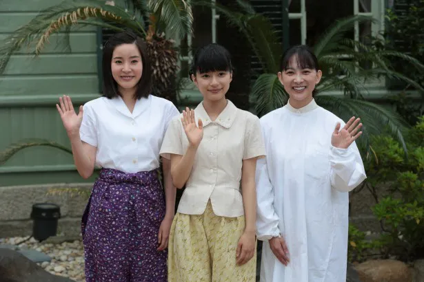連続テレビ小説「べっぴんさん」でに出演する蓮佛美沙子、芳根京子、谷村美月（写真左から）