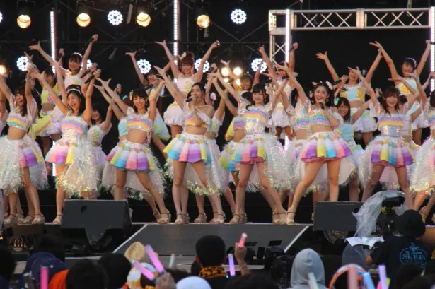SKE48の「美浜海遊祭」ライブの模様を4回に分けて紹介(写真は「バンザイVenus」)