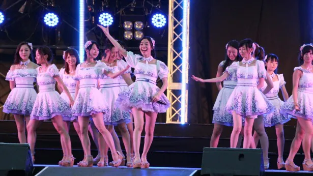 SKE48の「美浜海遊祭」ライブの模様を紹介(写真は「前のめり」)