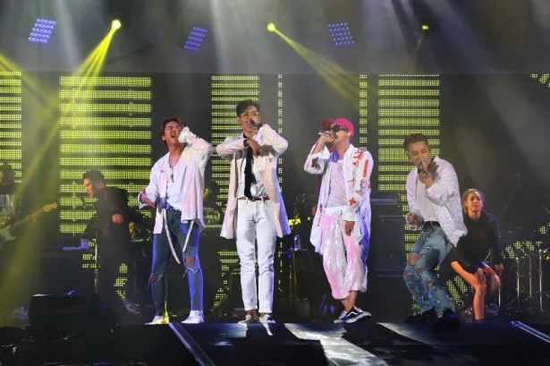 【写真を見る】ヘッドライナーを務めたBIGBANG(写真)、浜崎らアーティストのライブステージを360度パノ ラマ撮影ができる特殊なVRカメラを使って撮影