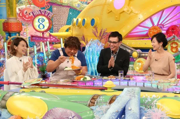 「ニッポンのぞき見太郎」では、石塚英彦(左から2番目)と東貴博が薦める「日本一○○なお店」を紹介。スタジオでは絶品料理の試食も