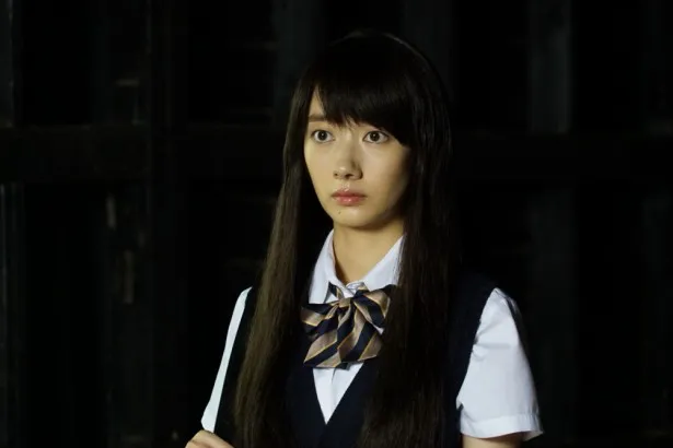 「ON　異常犯罪捜査官・藤堂比奈子」の第8話では、比奈子(波瑠)がナイフを手に入れた高校時代のエピソードが明かされる