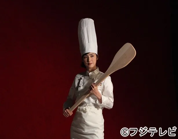 10月からスタートするドラマ「Chef～三ツ星の給食～」のポスター撮影に臨んだ主演の天海祐希
