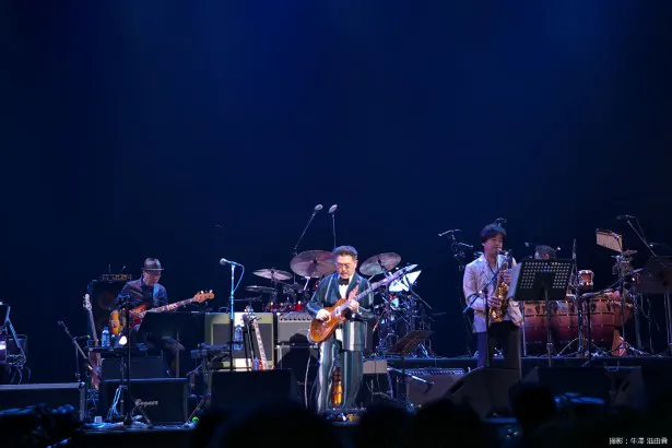 【写真を見る】スーパーギタリスト渡辺香津美のスペシャルコンサートは豪華ゲストとの共演！