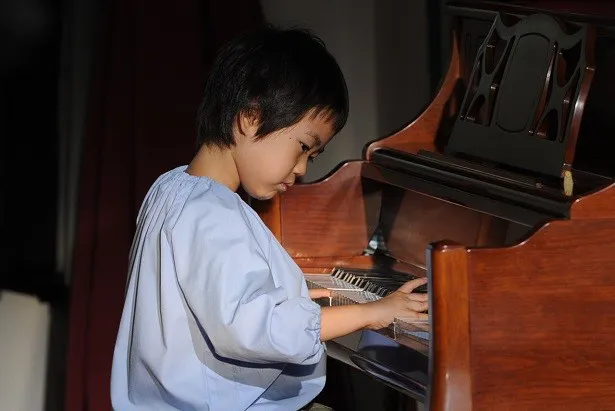 横山は「ピアノの先生から『才能あるかも！』と褒められました(笑)」