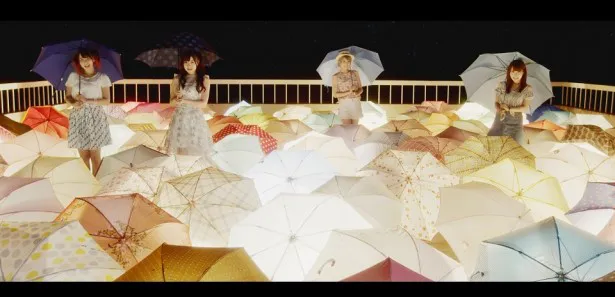 “廃傘アート”が美しいミュージックビデオを公開した妄想キャリブレーション