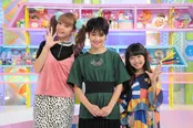 初収録を終えた(左から)藤田ニコル、剛力彩芽、本田望結