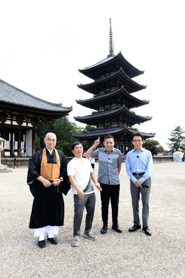 「興福寺」では、普段なかなか公開されない「北円堂」が今回特別に開扉される