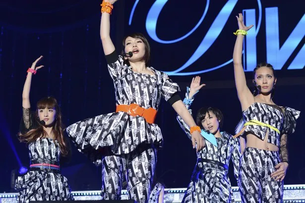 10月16日(日)昼1時には、AKB48初のダンス＆ボーカルユニット・DIVAのプレミアム解散ライブを放送