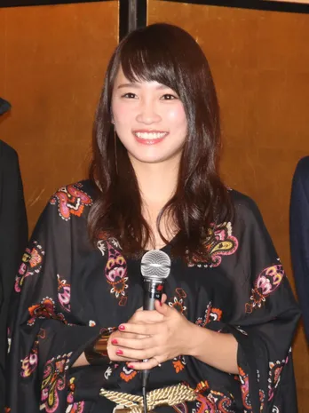 川栄李奈「(早乙女友貴の)幸せオーラを吸い取ってます」