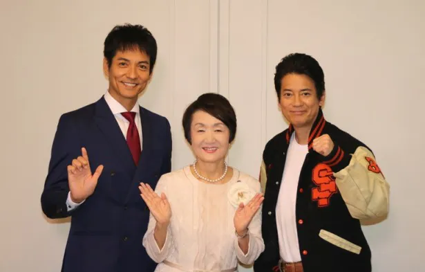 林文子横浜市長(中央)のもとを表敬訪問した唐沢寿明(右)と沢村一樹(左)