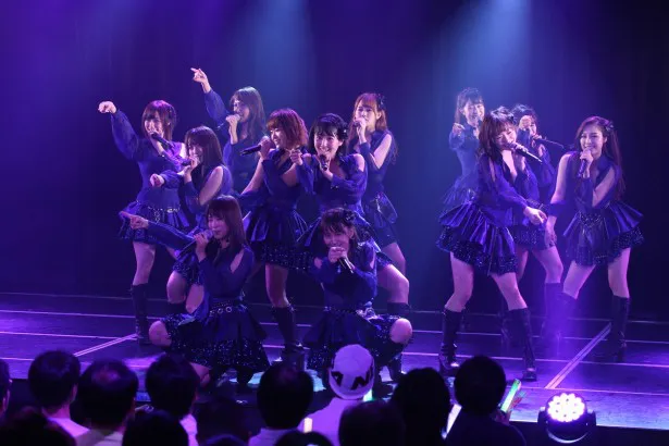SKE48 8周年前夜祭「ミッドナイト公演」、アンコールにて「スルー・ザ・ナイト 」を歌唱するメンバー