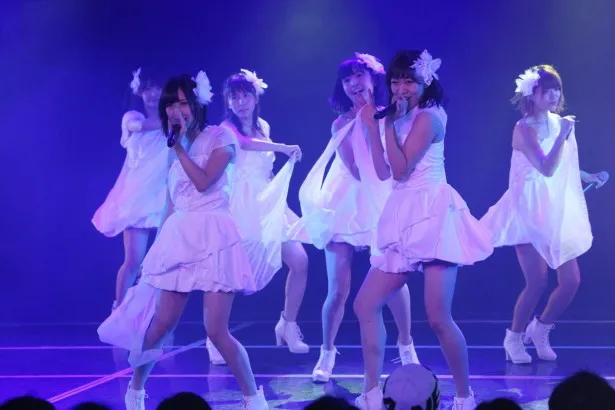 SKE48 8周年前夜祭「ミッドナイト公演」、「Virgin  love」を歌唱するメンバーたち