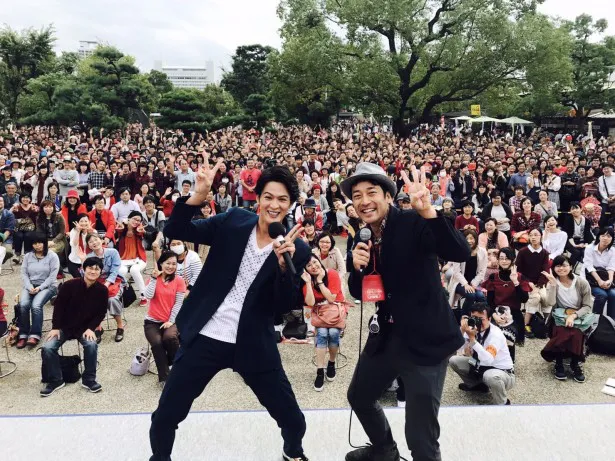 大阪城公園では新納慎也がトークショーを開催！