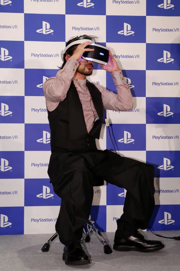 山田孝之がPS VRを体験して大興奮！
