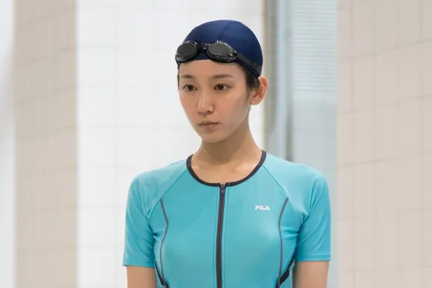 「レディ・ダ・ヴィンチの診断」第2話で吉岡里帆がスポーツ水着姿を初披露