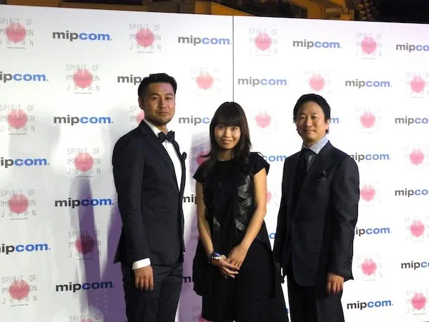 国際映像コンテンツ見本市「mipcom」に出席した(左から)山田康介撮影監督、岡野真紀子プロデューサー、波多野貴文監督