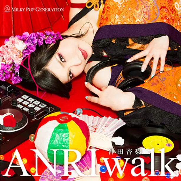 発売中のアルバム「ANRI walk」もライブ前にチェック！