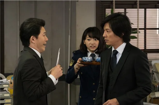武田玲奈は、ドラマ「THE LAST COP/ラストコップ」で、毎回お茶をこぼして迷惑をかけまくる、イマドキ婦人警官・小山内美咲（おさない・みさき）を演じる