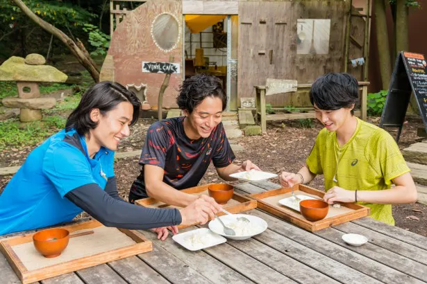 父ヒロミ、母松本伊代という小園凌央(写真右)。ドラマでも活躍