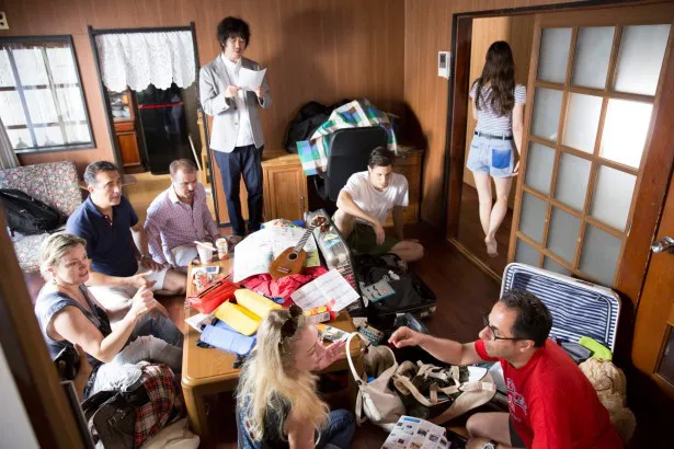 【写真を見る】第2話では、寛太(新井浩文)がついに民泊事業を始めるが客からクレームが続出!?