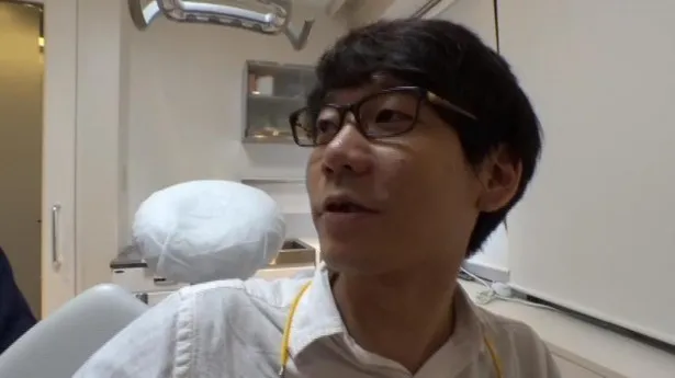 【写真を見る】小宮浩信のトレードマークの前歯に変化が！