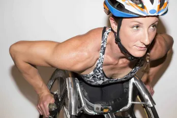 100m からマラソンまで7種目制覇に挑んだ鉄人