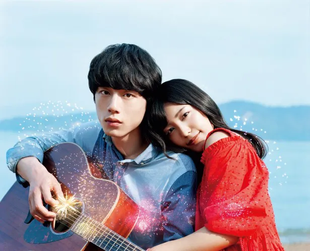 「君と100回目の恋」でW主演を務める坂口健太郎とmiwa(写真左から)