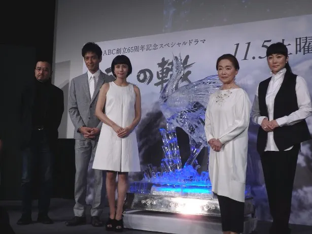 制作発表記者会見に登場した瀧本監督、沢村、柴咲、宮本、余(写真左から)