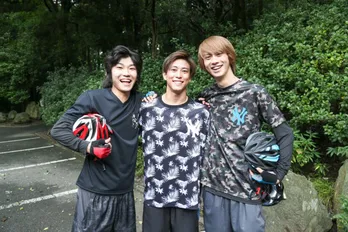 佐野岳らラフティングでずぶぬれの男子旅！