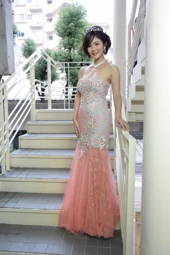 高宮まり、東城りおら美女たちがドレス姿で白熱バトル