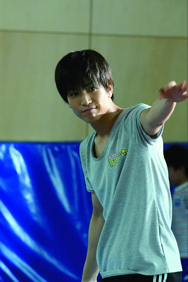 体操教室のシーンでは、ママ友キャストはもちろん、子供たちも岩田に夢中。「あの笑顔はグッと心をつかまれます」（田中）