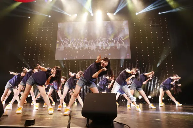 SKE48の8期生が「賛成カワイイ！」をパフォーマンス