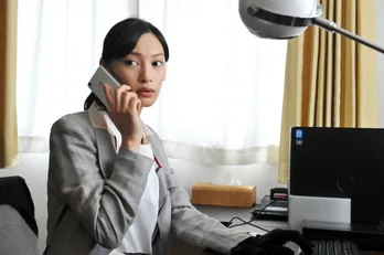 大政絢、スッピンで映画主演！化粧品会社のスパイを熱演