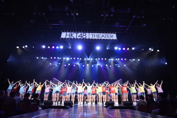 圧巻！HKT48のメンバーがステージ総登場