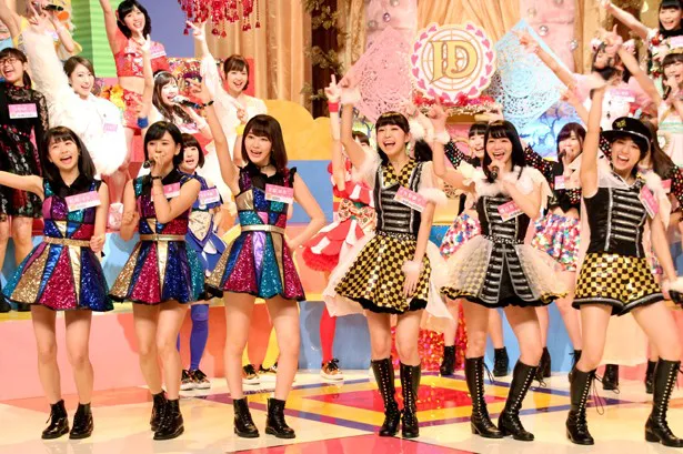 HKT48とベイビーレイズJAPANが「LOVEマシーン」を一緒に踊る