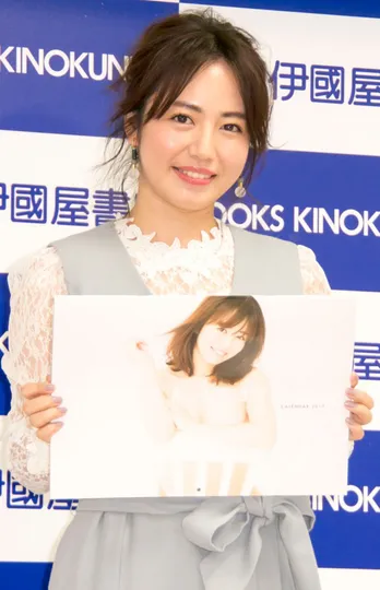 磯山さやか「黒いレーシーなグラビア」33歳大人の魅力