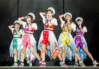 ももいろクローバーZ“常夏”クリスマスに3万人熱狂