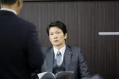 「株の仕手戦編」に、自由民生党議員・海堂正行役で出演する丸山智己