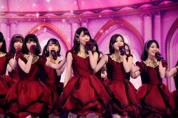 乃木坂46はリハーサル3日目に赤のドレス姿を披露